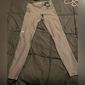 NWT UA size medium compression leggings in gray